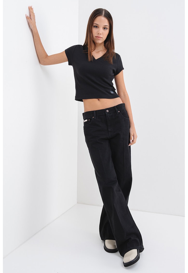 Oferte la Tricou crop cu decolteu in V - Negru