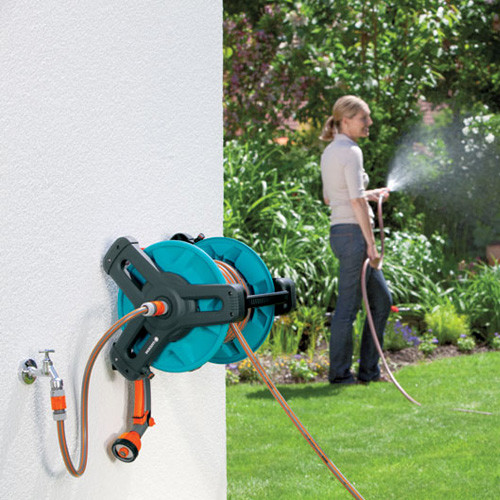 Oferte la Set tambur de perete pentru furtun 50 M echipat cu 20 M de furtun si conectori