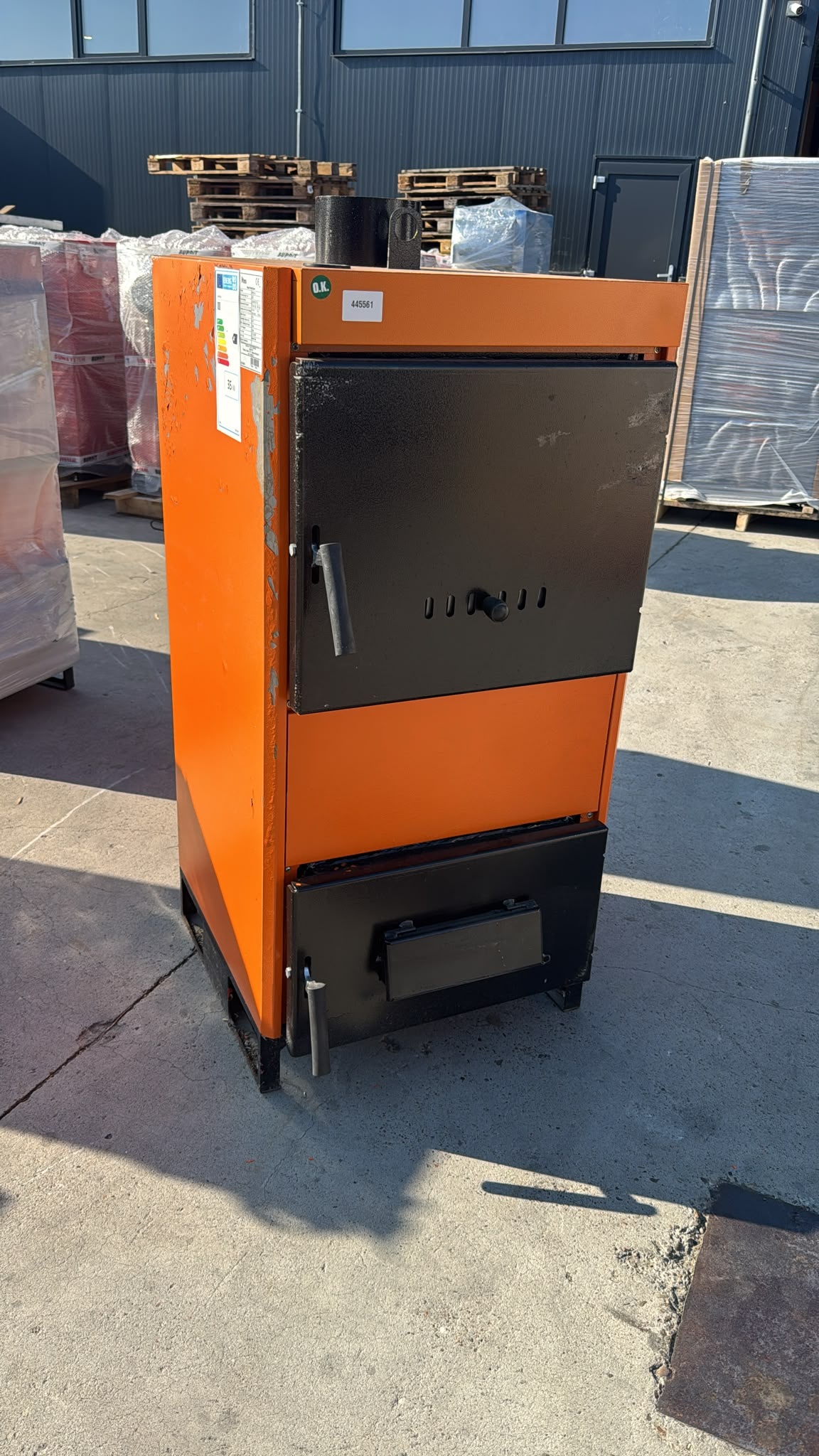 Oferte la PRODUS RESIGILAT NOU PREZINTA IMPERFECTIUNI ESTETICE IN PERFECTA STARE DE FUNCTIONARE cod 445561 !!! Centrala pe combustibil solid Fiama W 35 kW