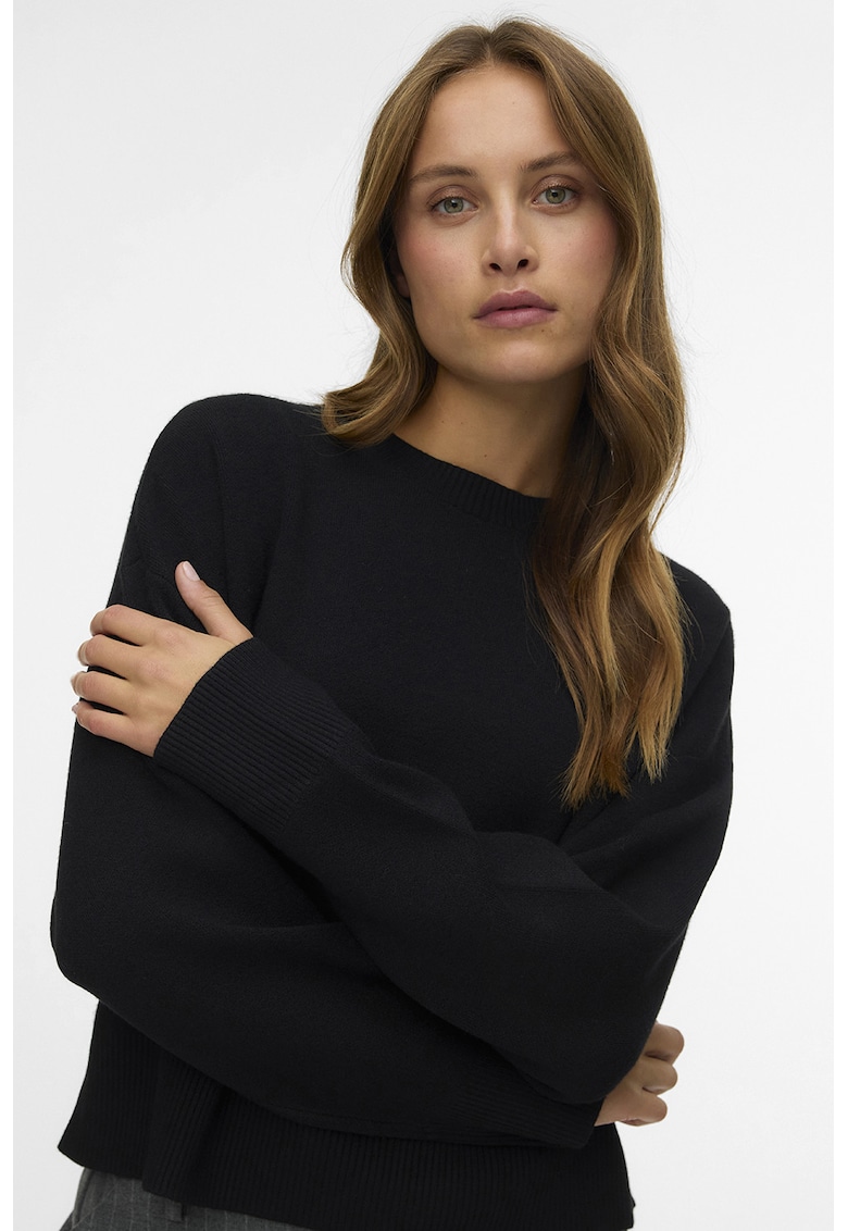 Pulover cu decolteu la baza gatului si model uni - Negru
