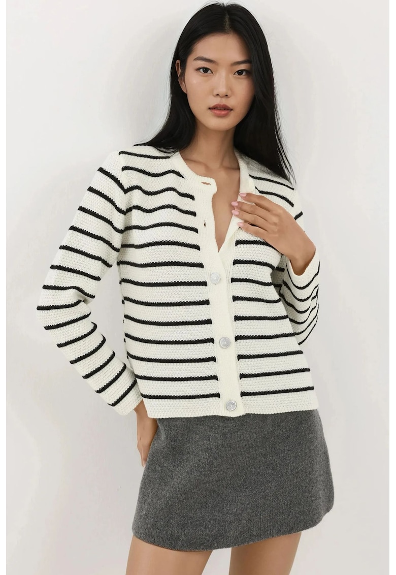 Oferte la Pulover dama -  tricot - model cu dungi si nasturi - alb/negru