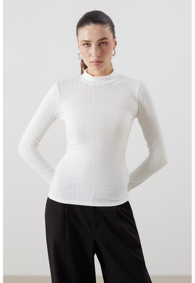 Oferte la Bluza slim fit cu model uni - Alb