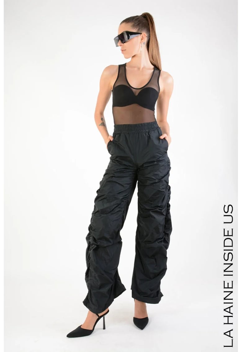 Oferte la  -Pantaloni supradimensionați evazați cu talie înaltă și drapaje - Negru
