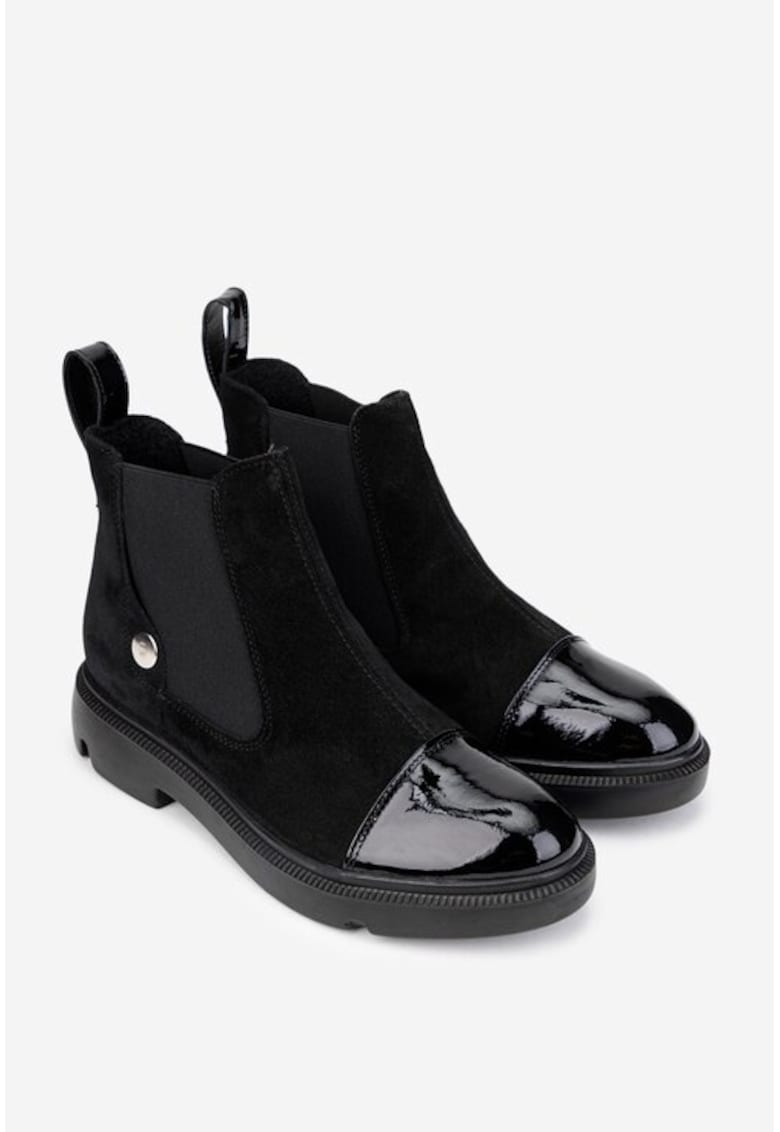 Oferte la Ghete dama negre din piele intoarsa cu detaliu lacuit