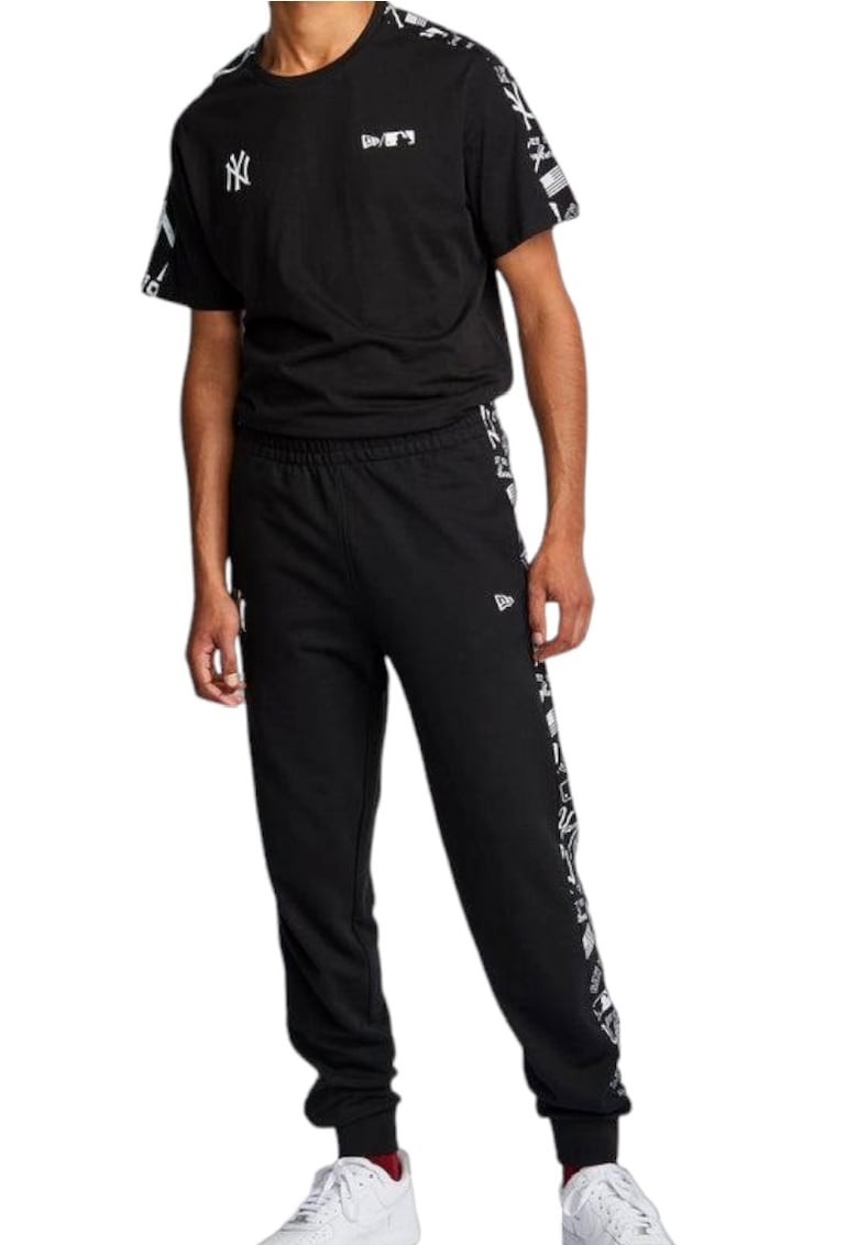 Oferte la Pantaloni de trening pentru barbati  New York Yankees negru