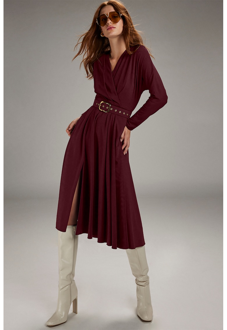 Oferte la Rochie evazata cu o curea si decolteu in V