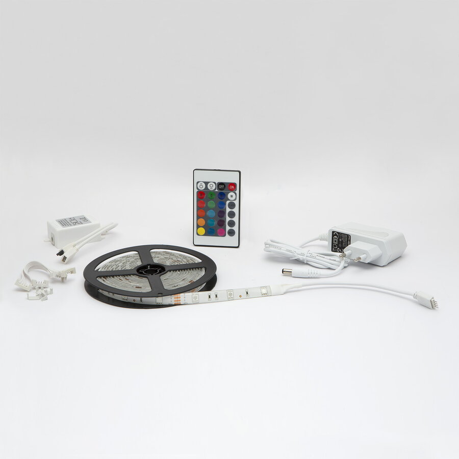 Oferte la Set Banda LED 3m Telecomanda IP65 Iluminare Ambientala Montaj Usor RGB