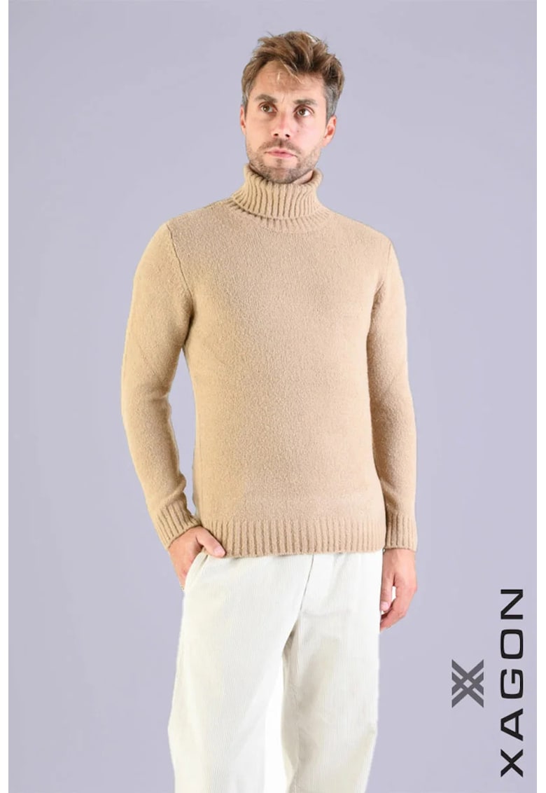 Oferte la Bluza cu guler inalt rulat si croi clasic - Bej