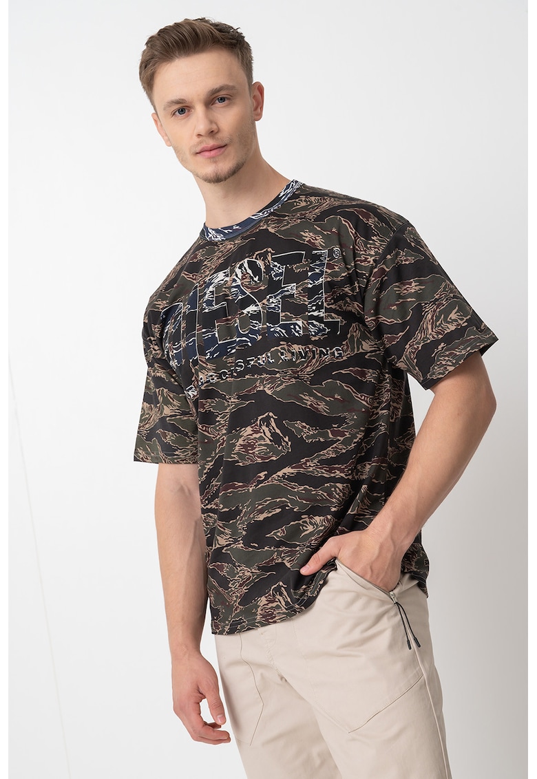 Oferte la Tricou din bumbac cu logo si imprimeu camuflaj - Kaki inchis