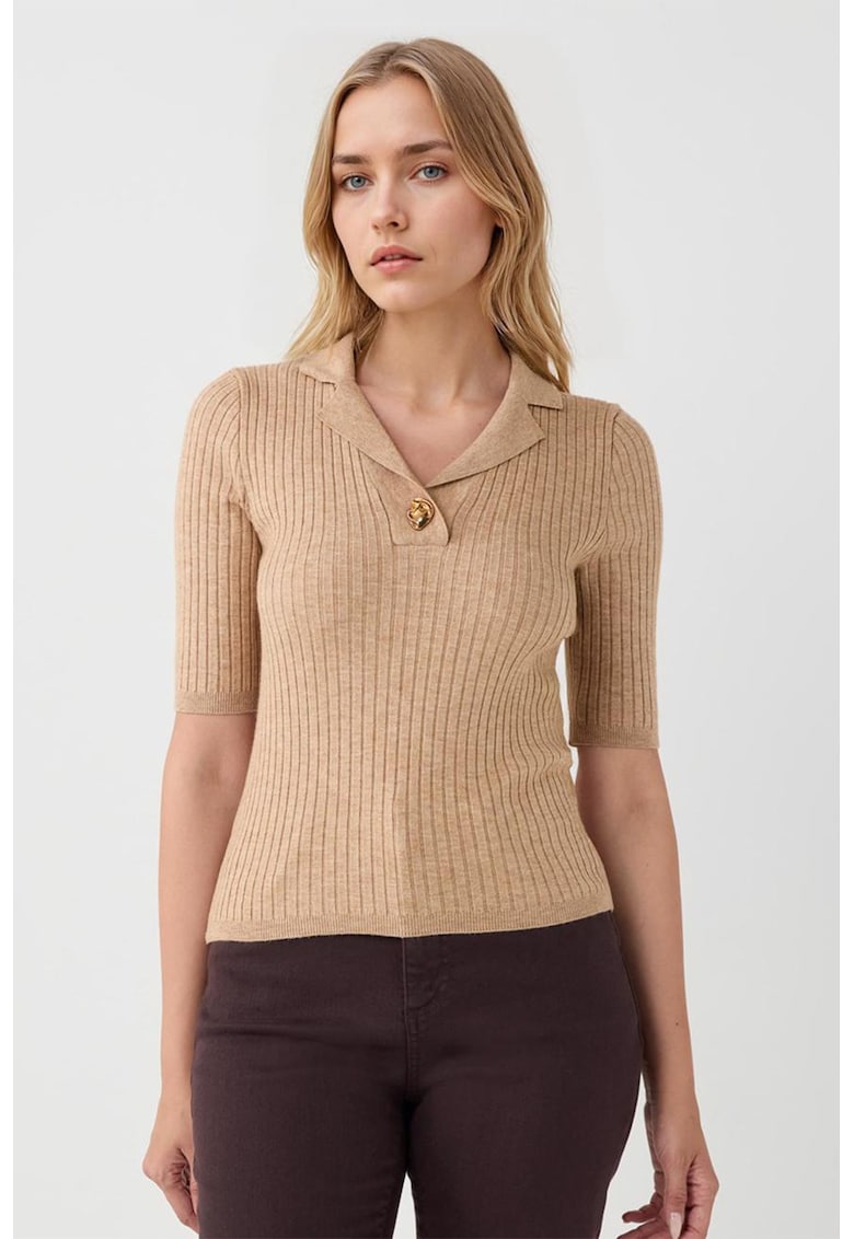 Oferte la Tricou slim-fit cu revere decupate si striatii - Bej inchis