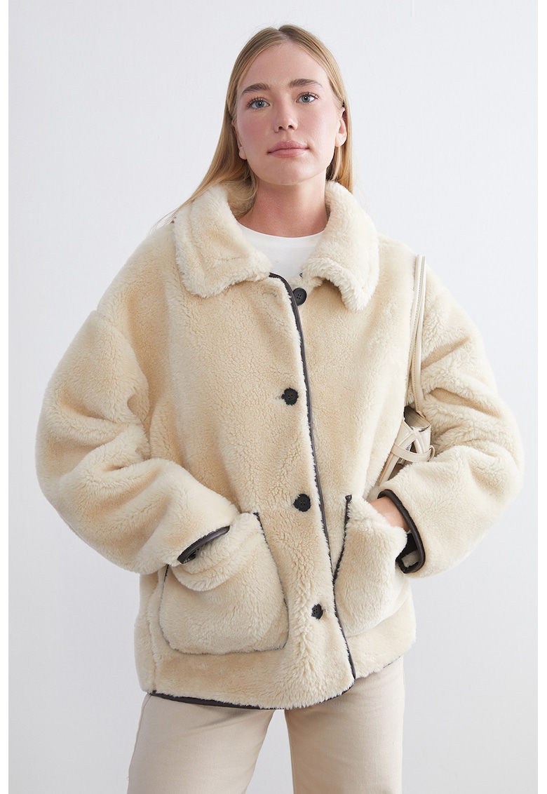 Oferte la Haina scurta din blana shearling sintetica - Alb fildes