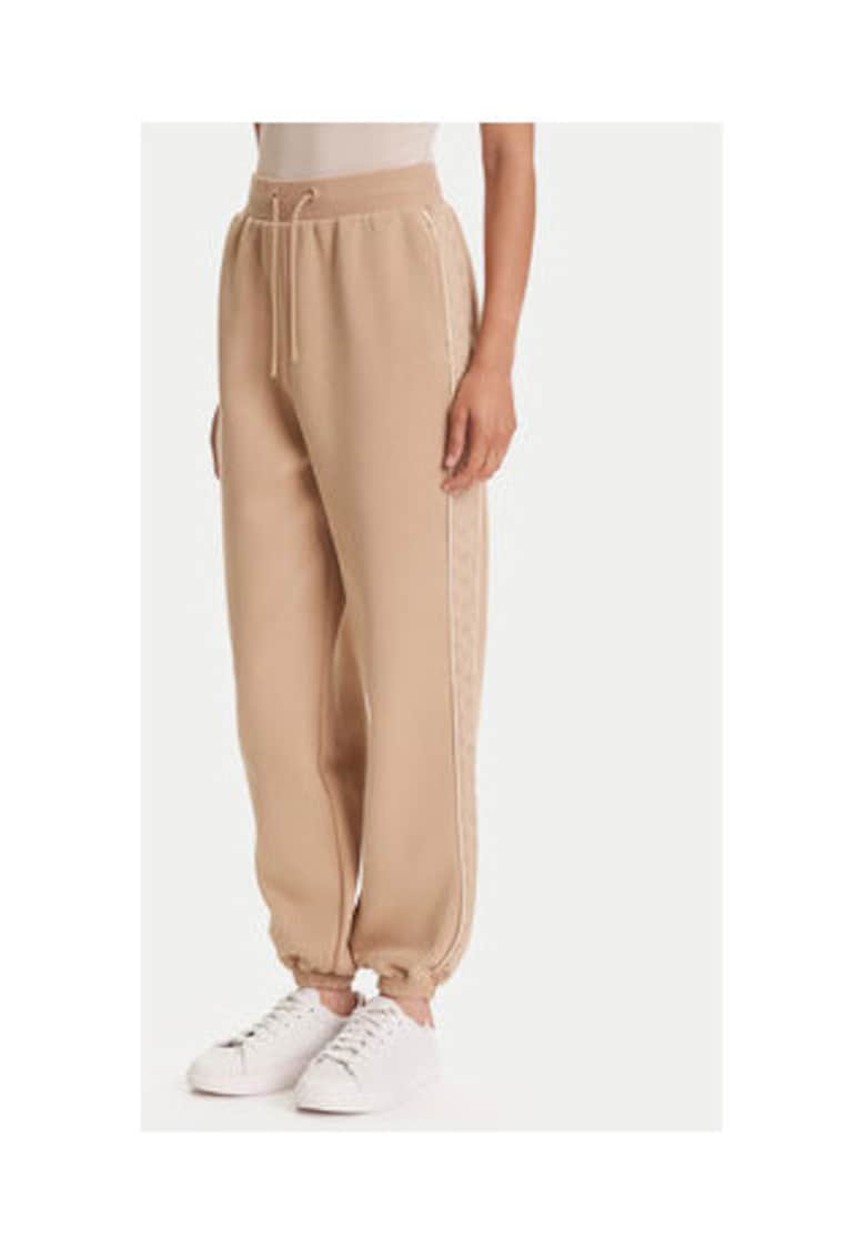 Oferte la Pantaloni de trening de cu benzi logo laterale - talie cu snur si mansete elastice - Bej nisip