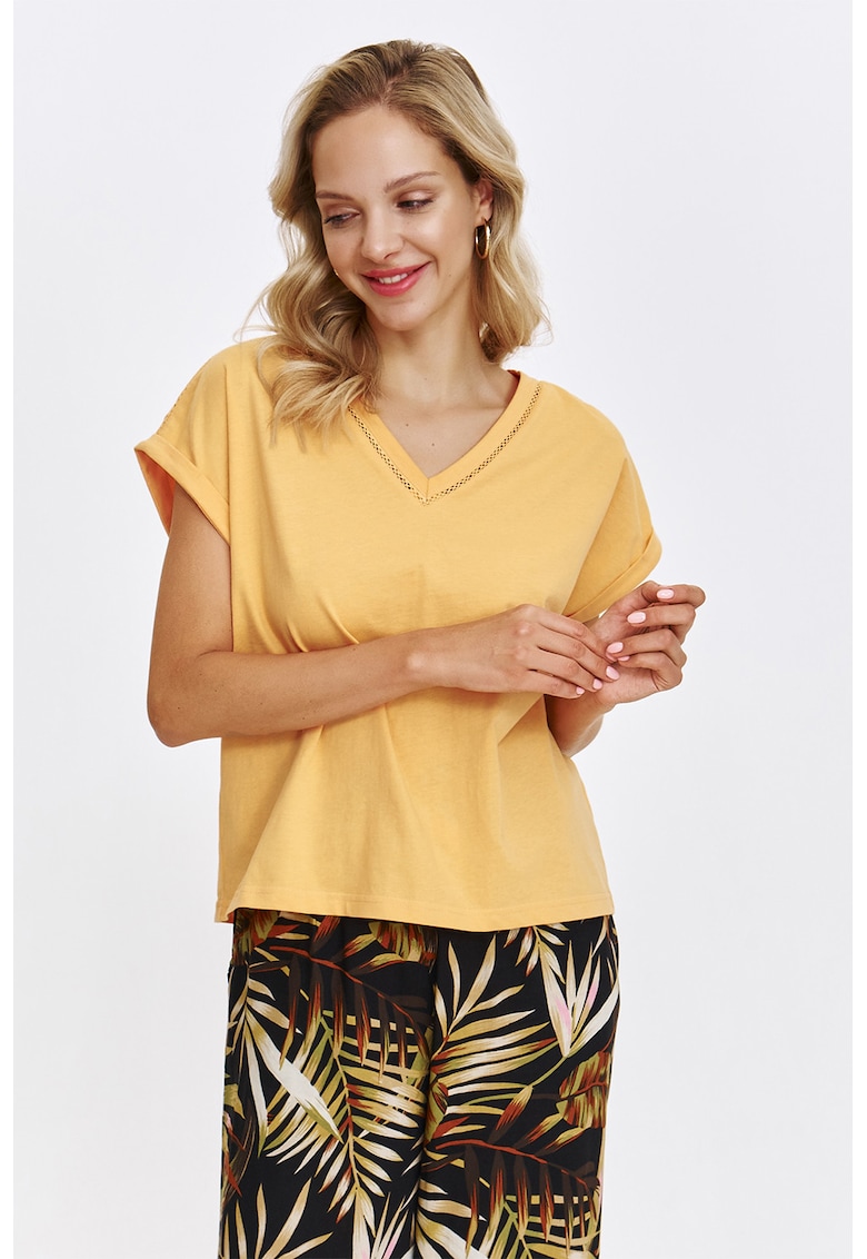 Oferte la Tricou uni cu decolteu in V - Galben sofran