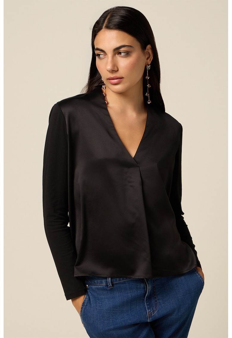 Oferte la Bluza cu decolteu in V - Negru
