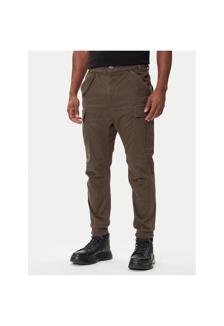 Oferte la Pantaloni barbati  verde