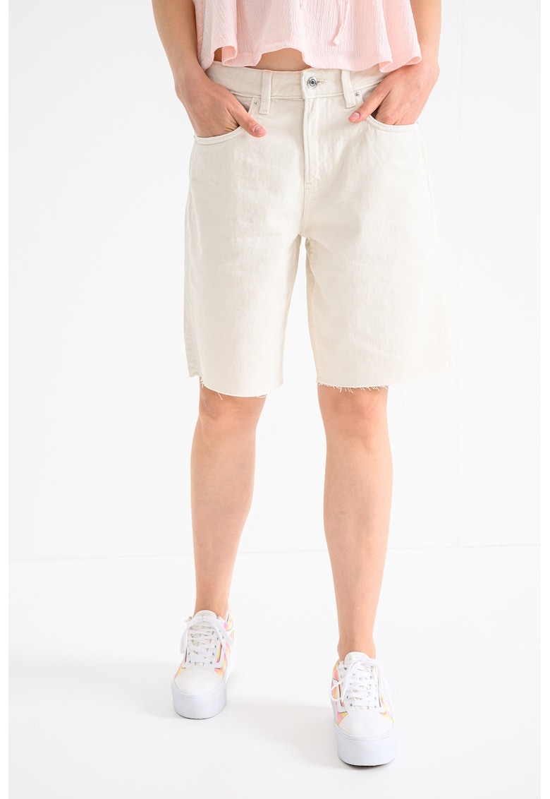 Oferte la Pantaloni scurti de denim cu 5 buzunare - Crem