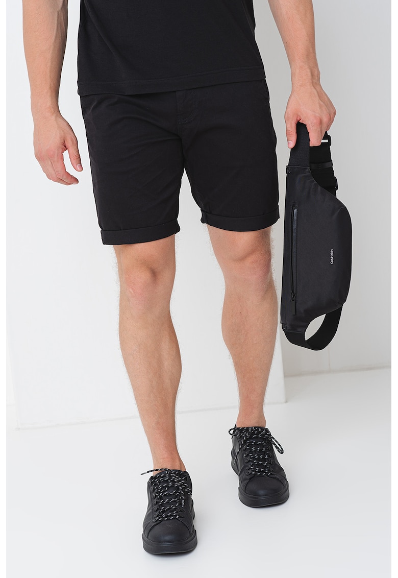 Oferte la Pantaloni scurti chino - Negru