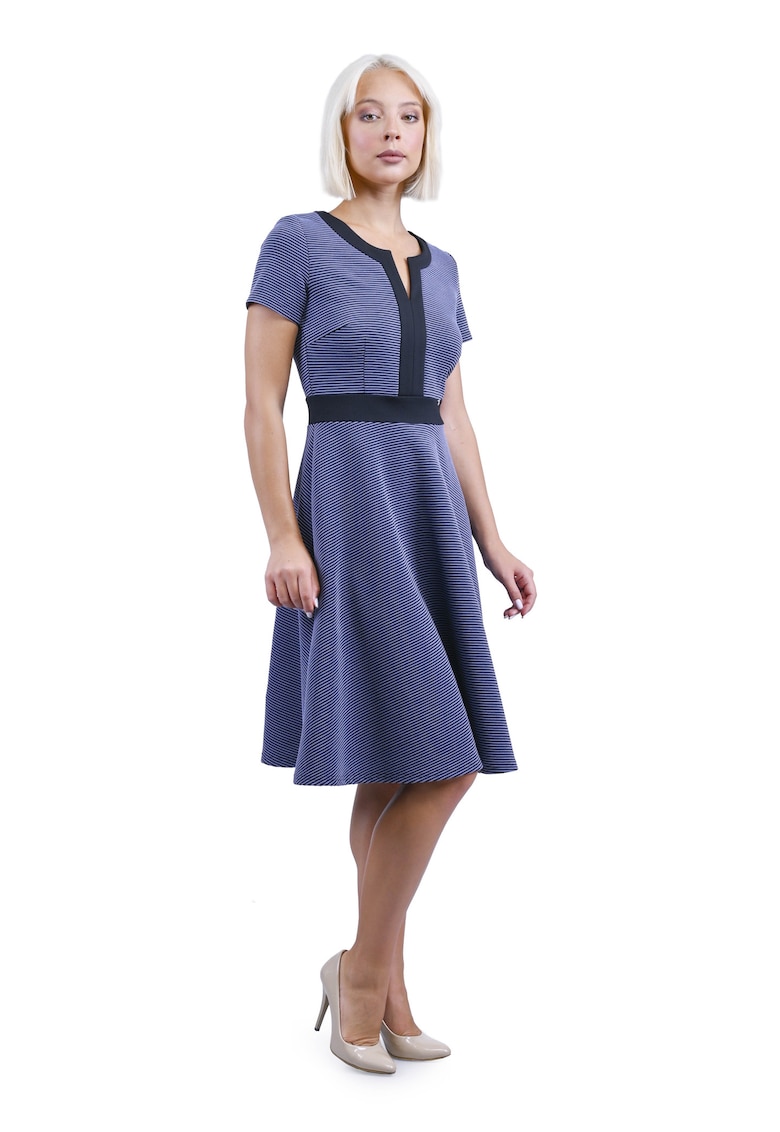 Oferte la Rochie pe bie cu accente contrastante