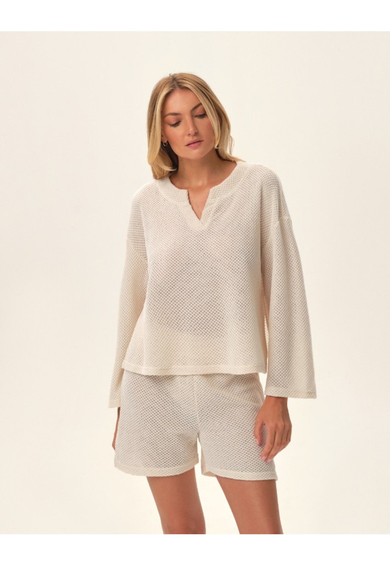 Oferte la Set trening  alb crem - bluza cu maneca lunga si pantaloni scurti cu talie inalta - poliester -