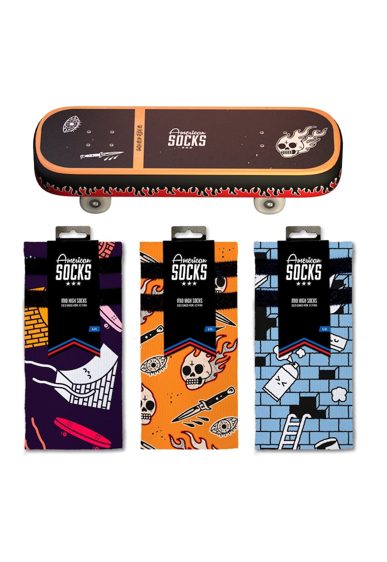 Oferte la 3 perechi de sosete Coolmax in cutie in forma de Skateboard