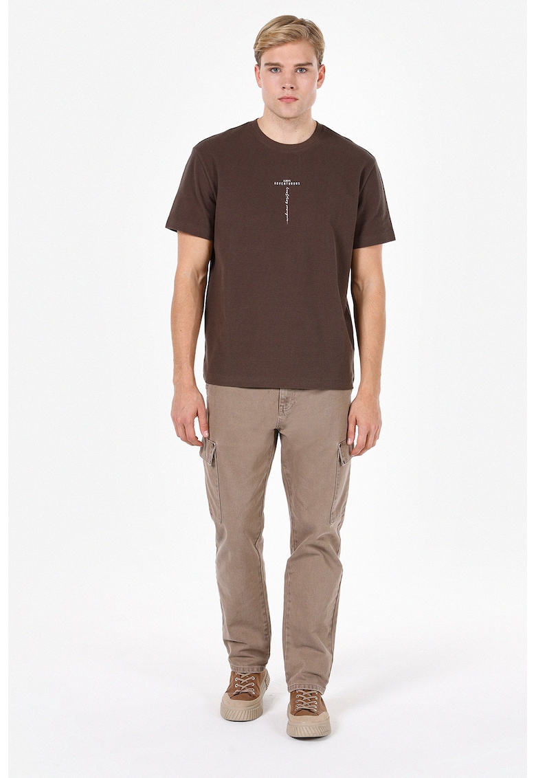 Tricou cu detaliu text - Maro inchis