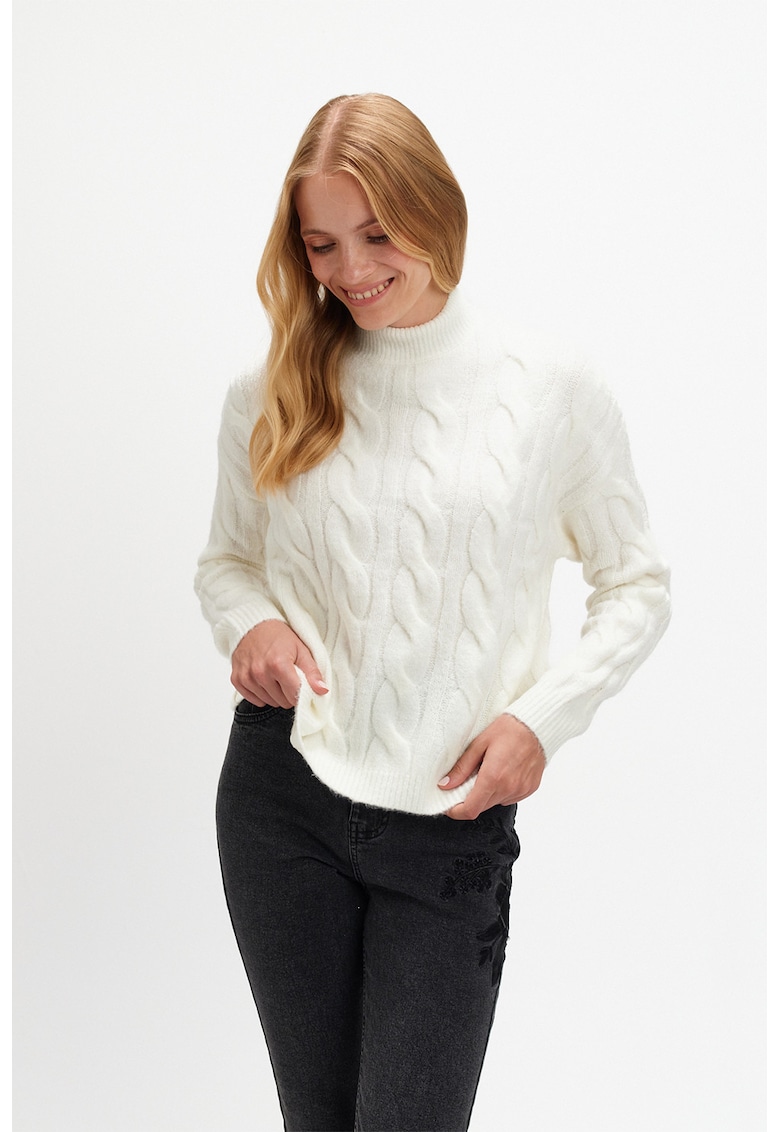 Pulover cu guler inalt si design cu torsade - Alb