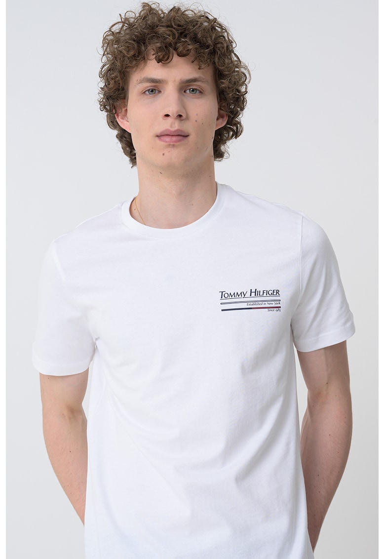 Tricou cu decolteu la baza gatului si logo