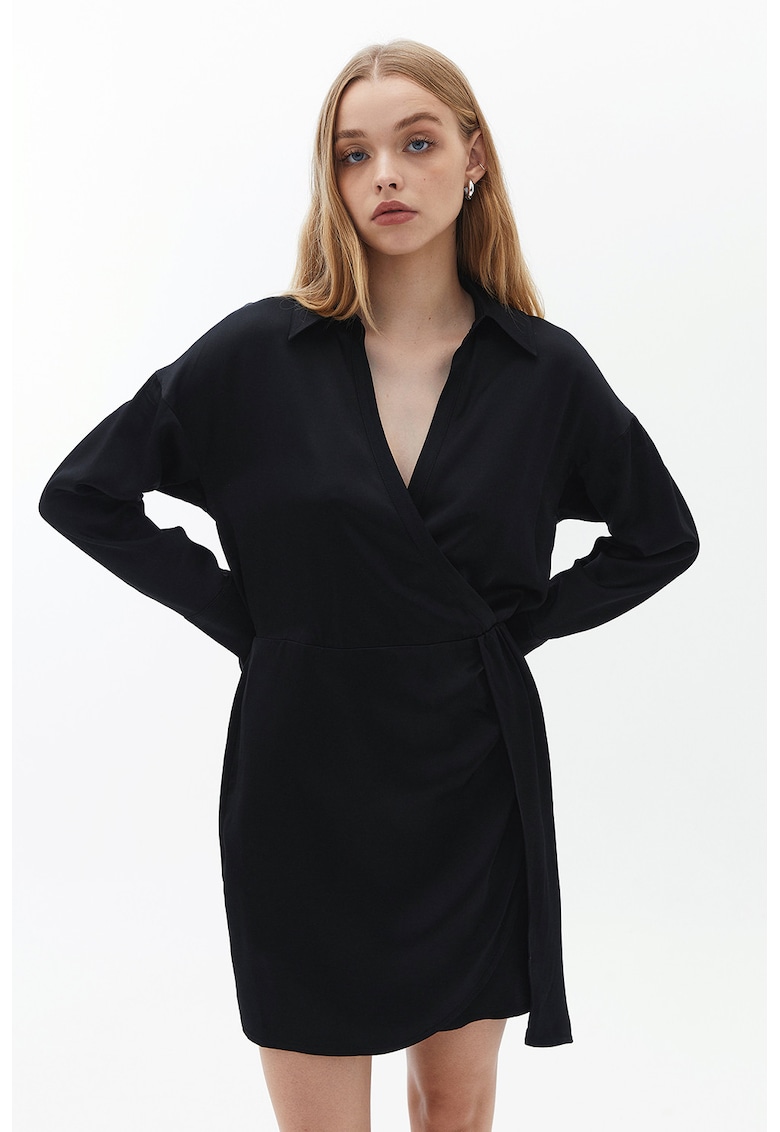 Rochie scurta din satin cu decolteu in V - Negru
