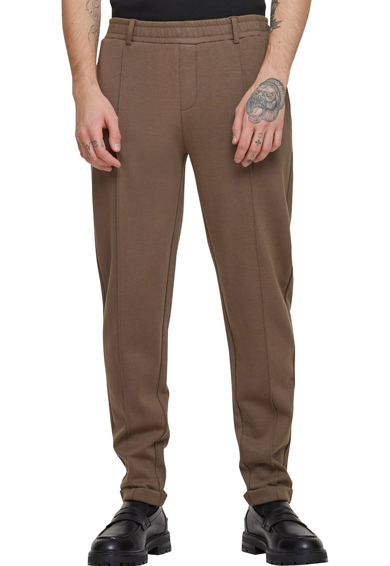 Pantaloni de trening cu croiala conica si talie elastica - Maro