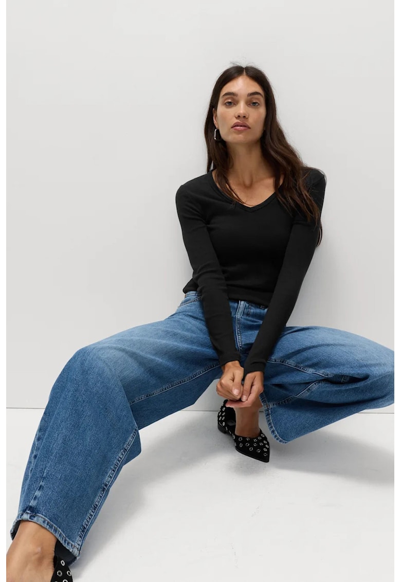 Bluza slim fit cu decolteu in V - Negru