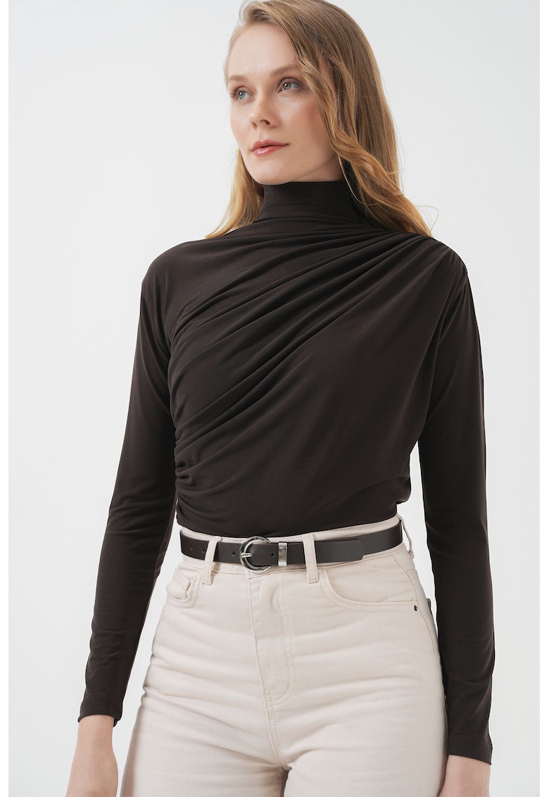 Bluza dama HiCCUP cu guler inalt si volane - Maro