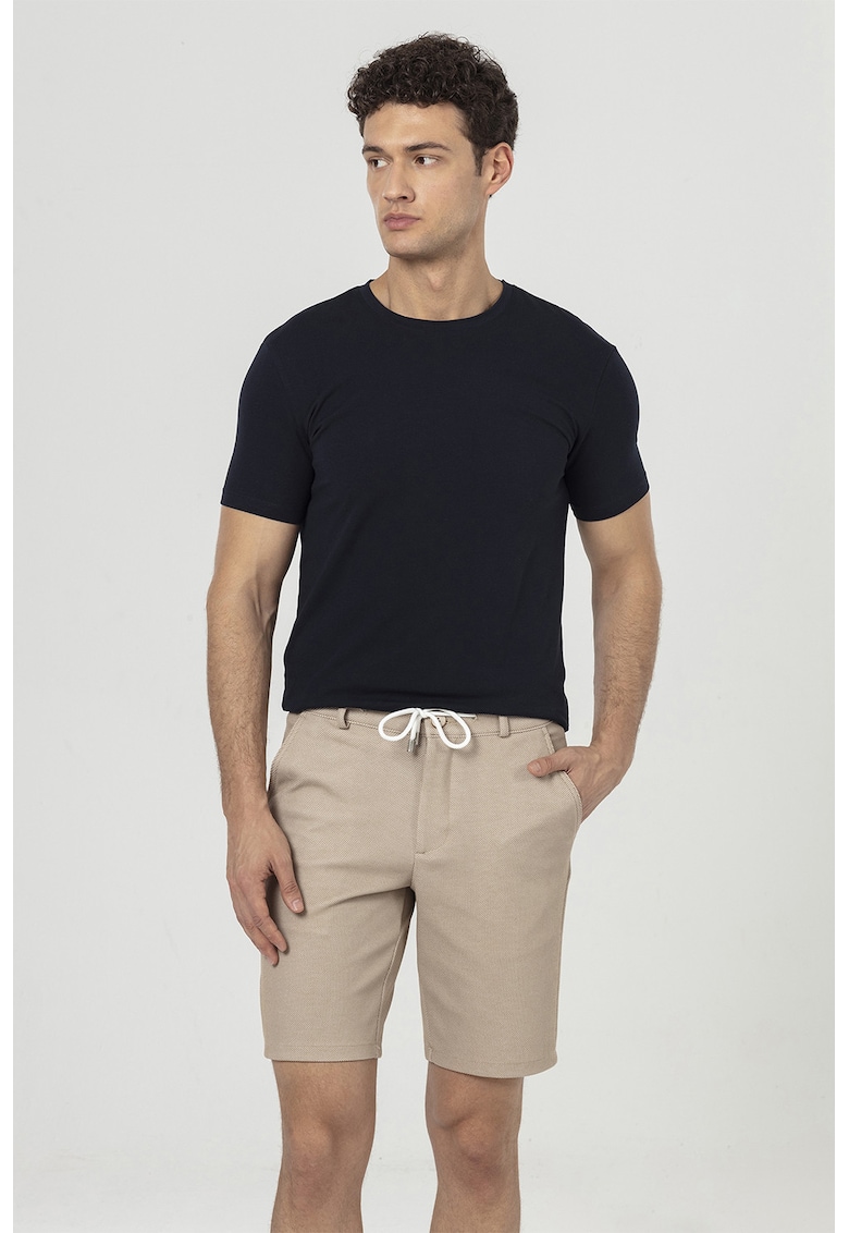 Pantaloni scurti cu model texturat si snur in talie - Maro nisip